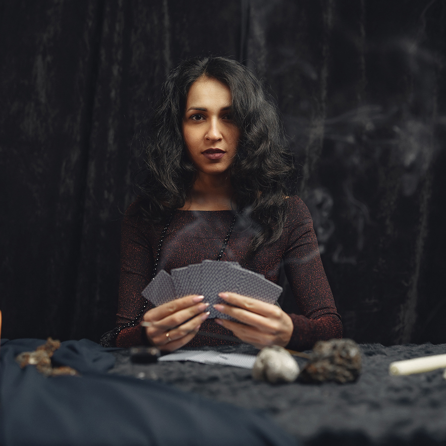 alt="Astrolog i wróżka online – analiza horoskopu urodzeniowego"